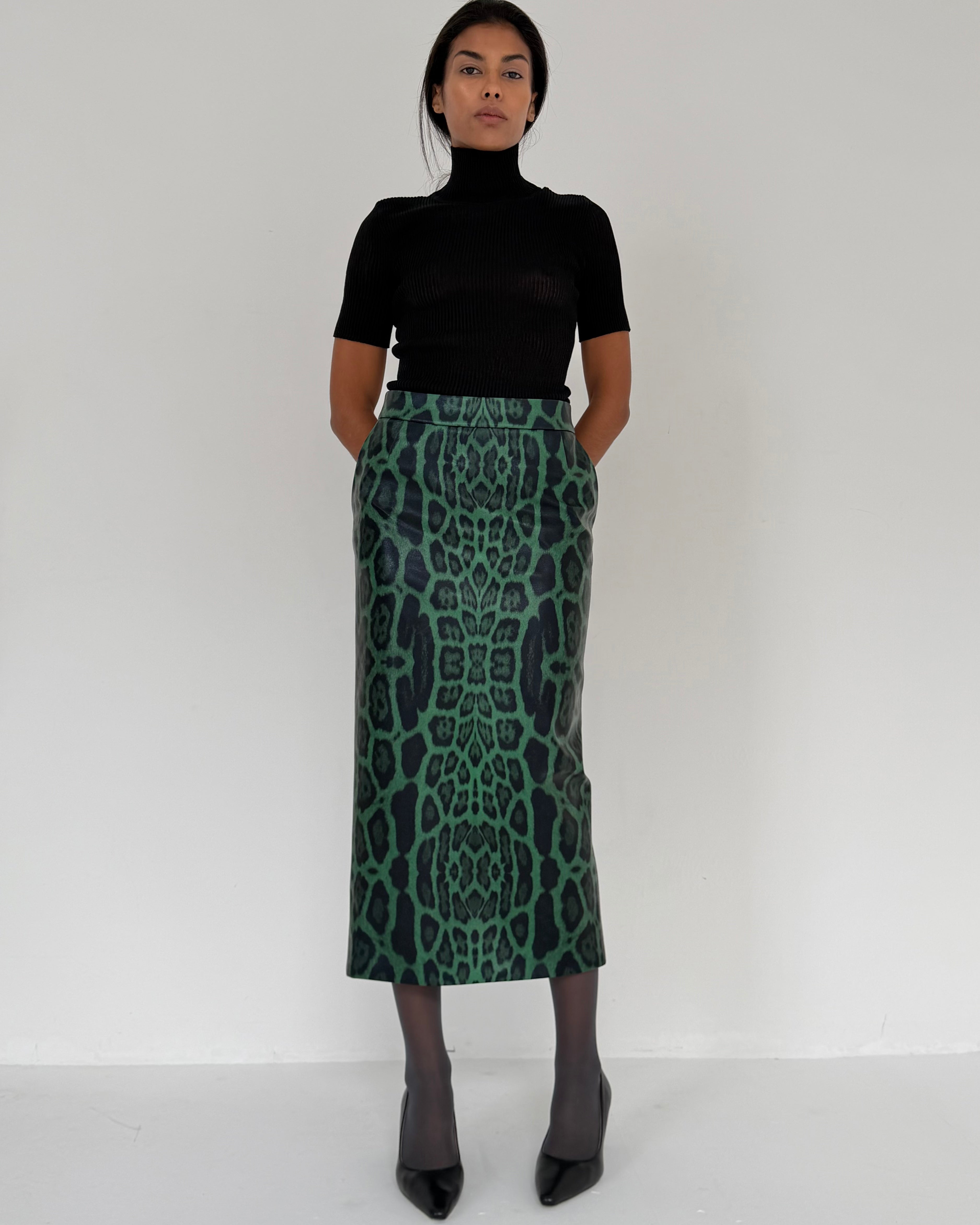 TURTLENECK KNIT TOP