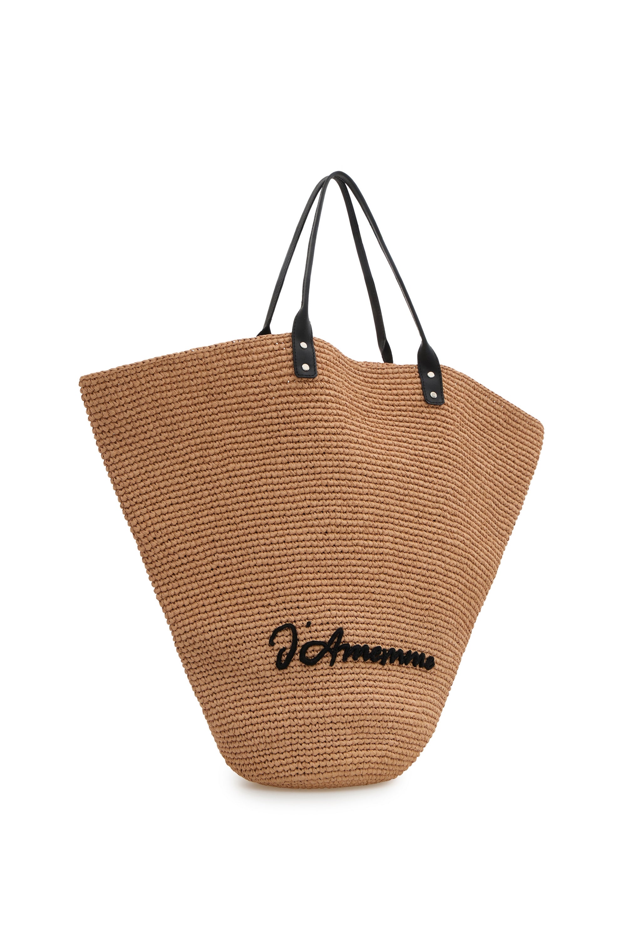 Beige raffia tote bag from the side, showing the dense fan-shaped weave — J'AMEMME Delos, Resort '27