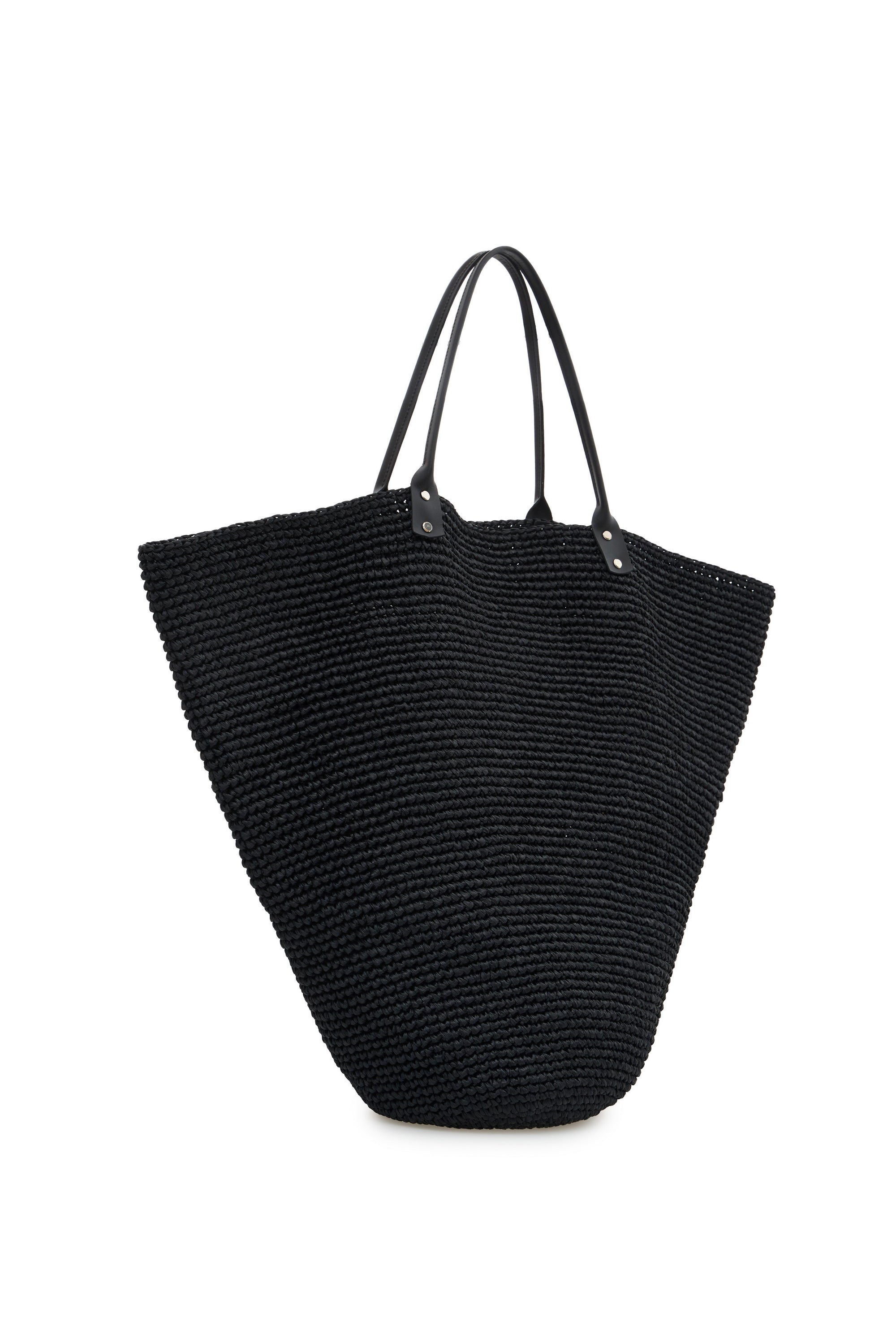 Black raffia tote bag from the side, showing the dense fan-shaped weave — J'AMEMME Delos, Resort '27