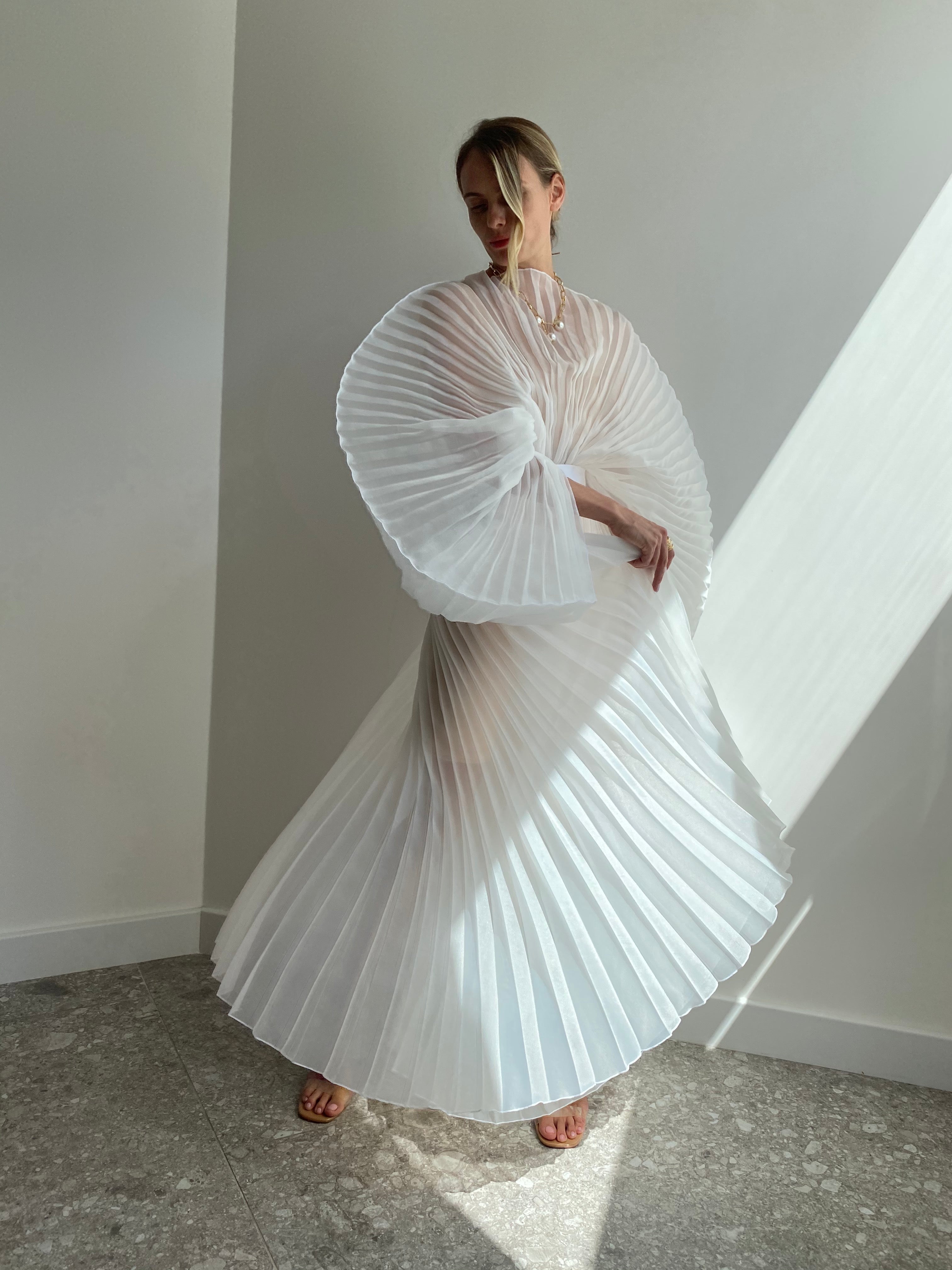 CLOUD WHITE DRESS