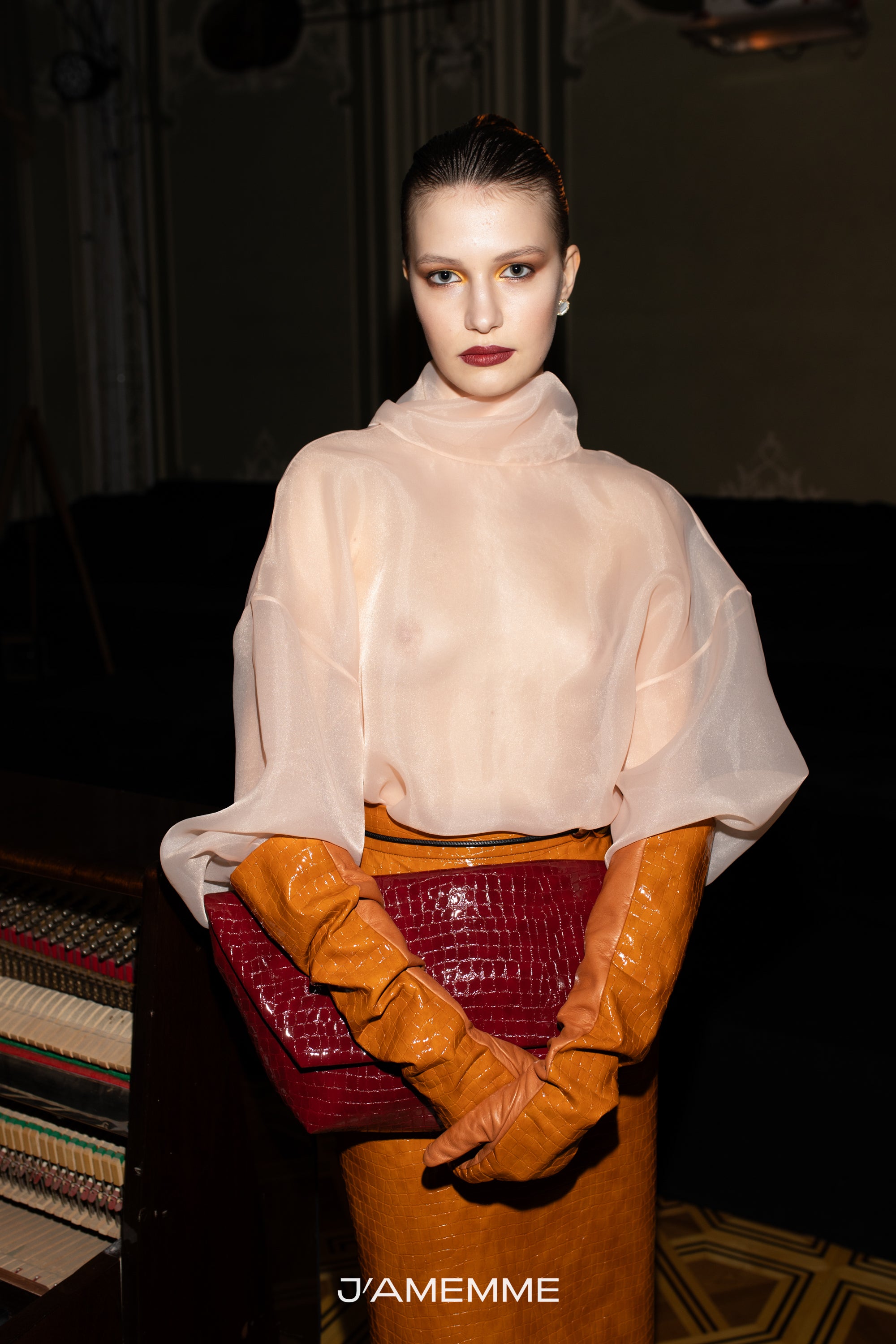 CROCO OCHRE GLOVES