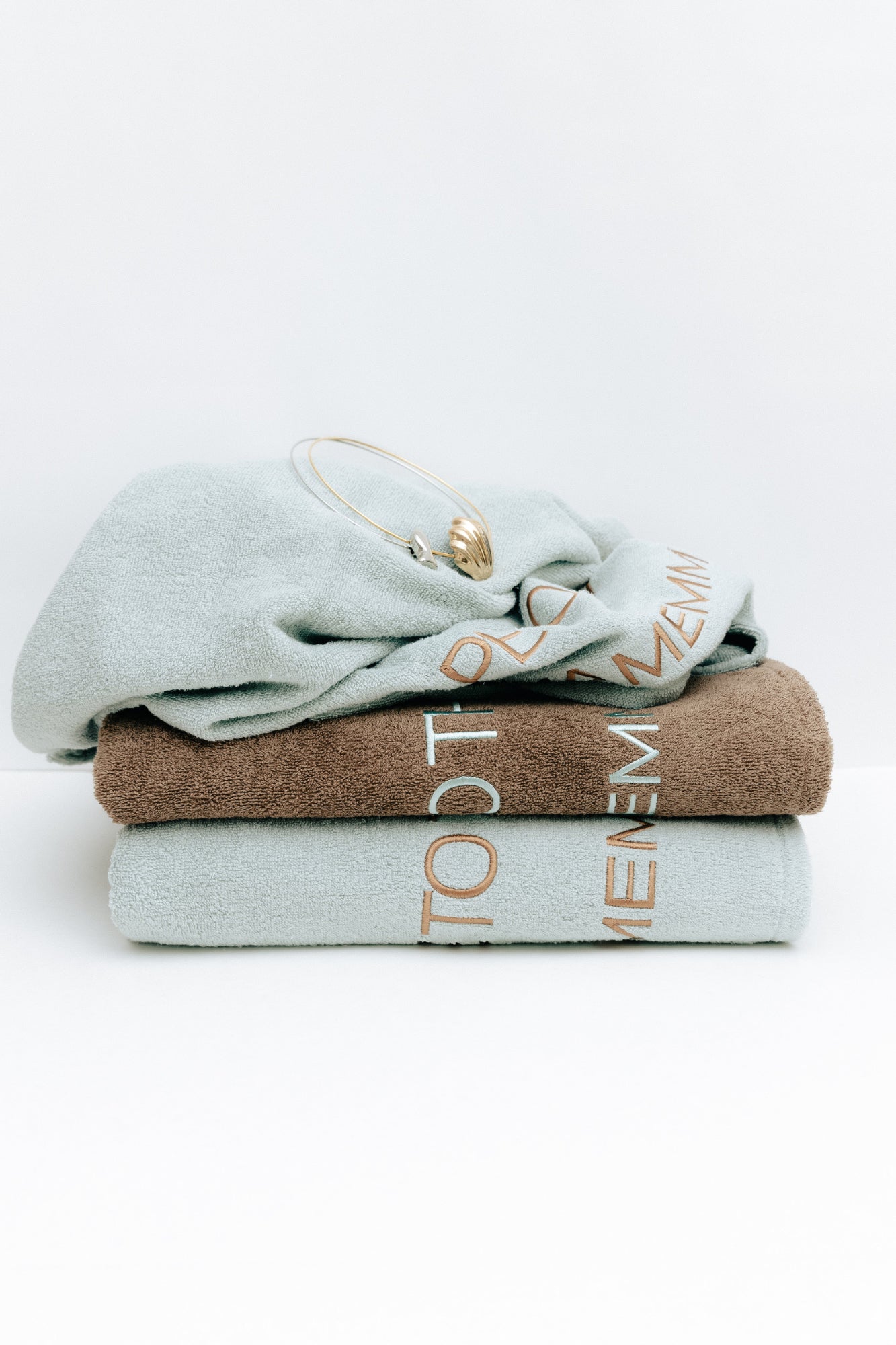 Detail of the 'Escape To The Sea' embroidery on the mint cotton beach towel — J'AMEMME