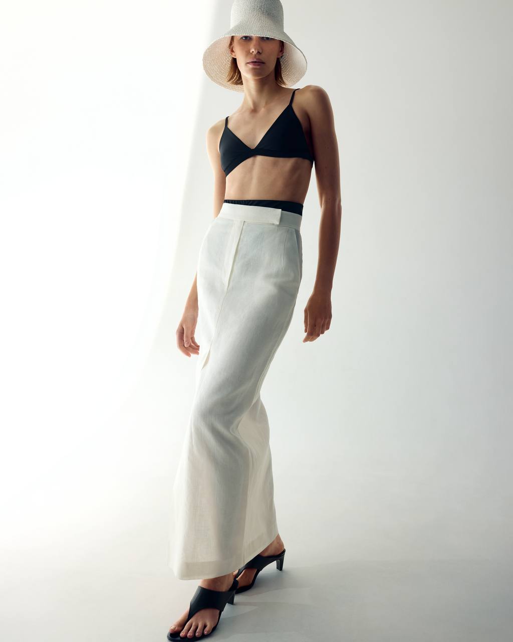 White raffia sun hat shown from the side, wide brim — J'AMEMME Summer