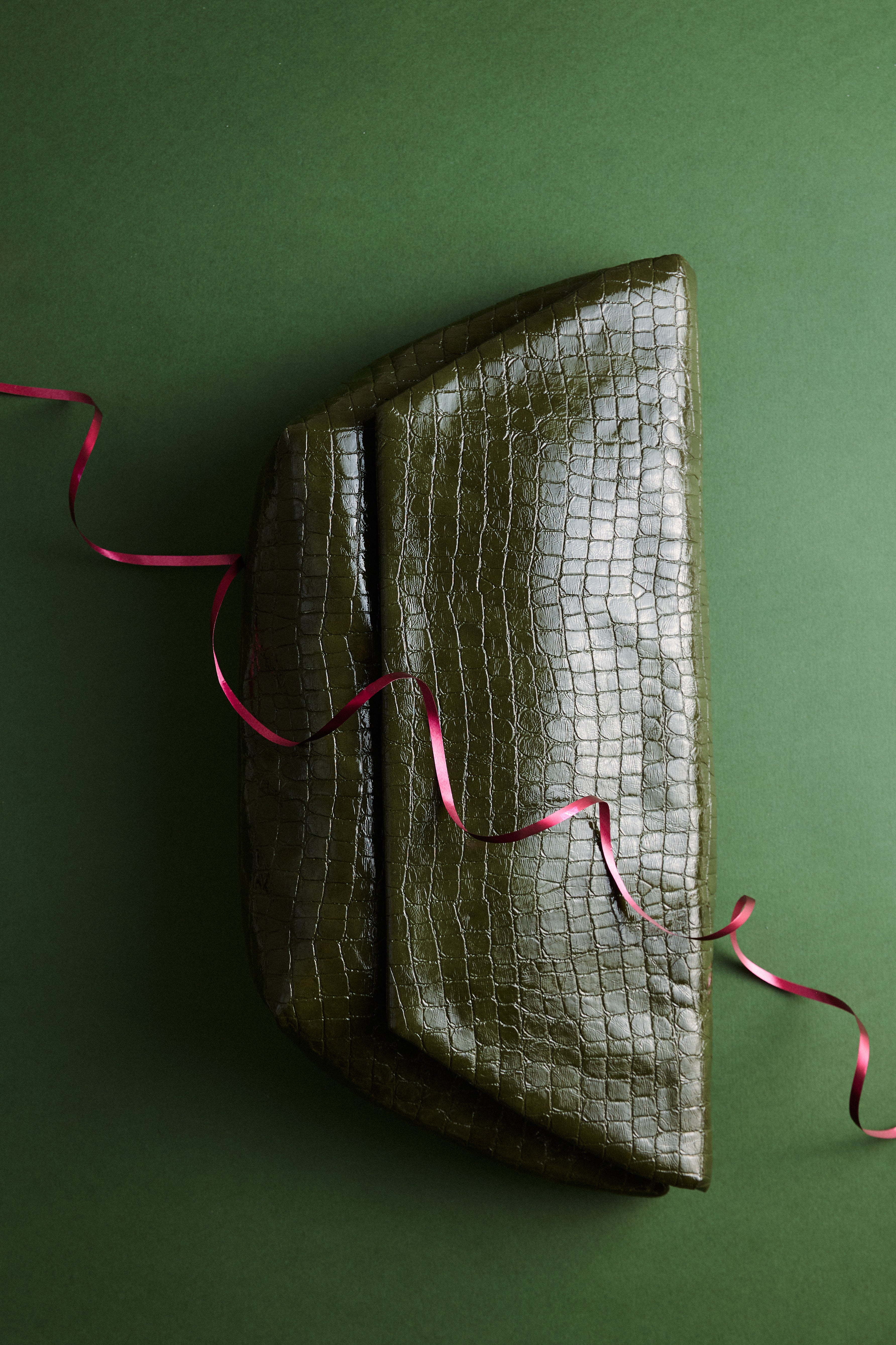 CROCO GREEN CLUTCH