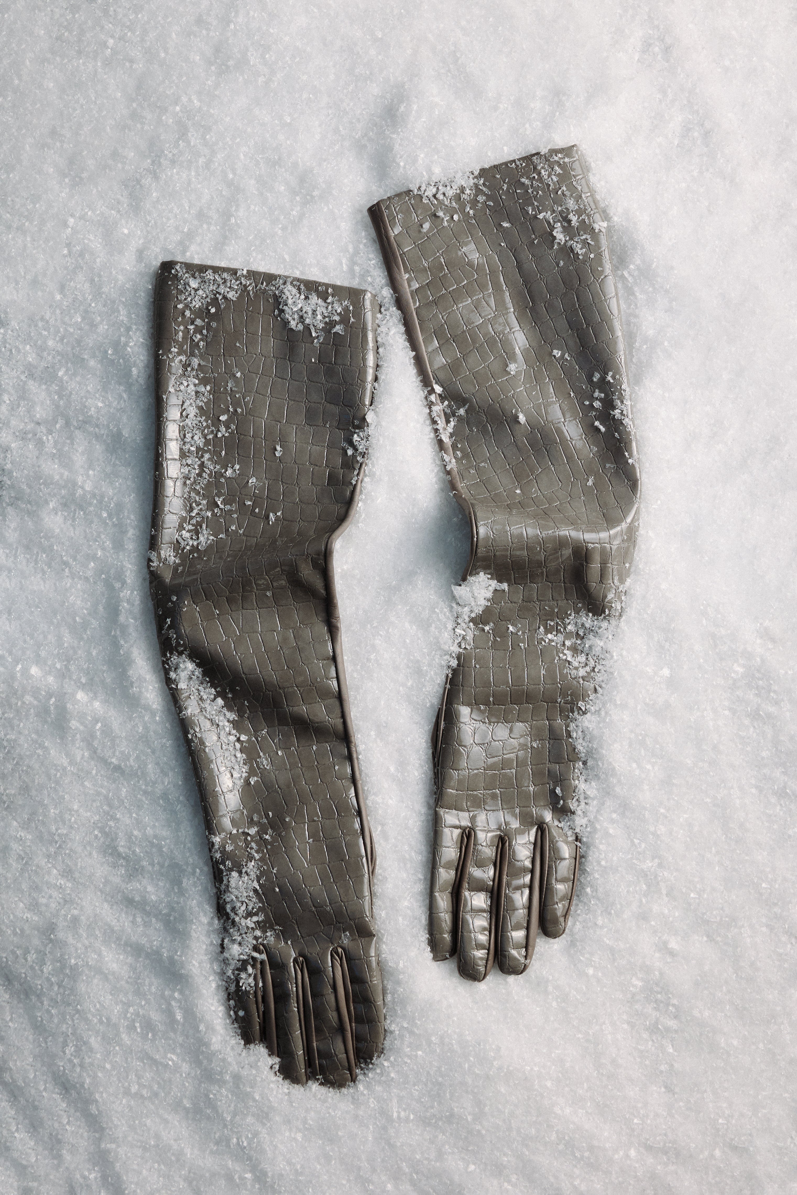 CROCO GREY GLOVES
