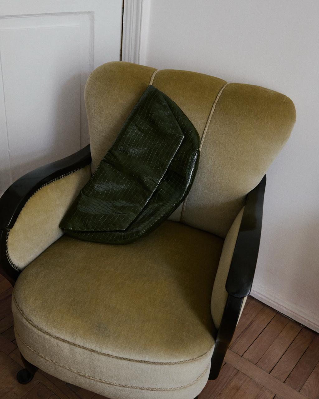 CROCO GREEN CLUTCH