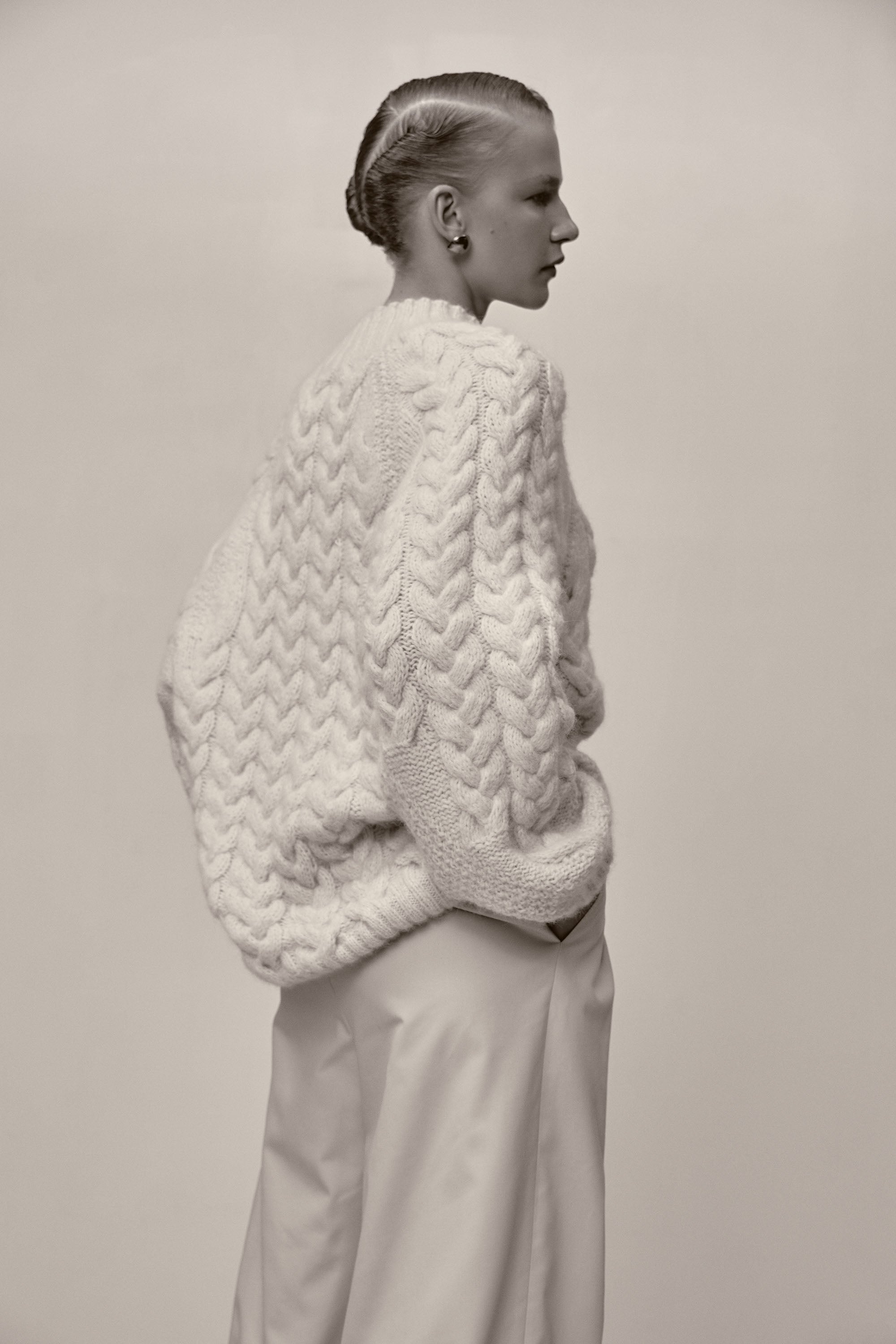 WHEAT WOOL CABLE KNIT SWEATER